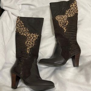 Very Volatile brown/leopard/crocodile 7.5 leather boot